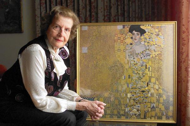 Maria Altmann with “Adele Bloch-Bauer I,” also known as “Woman in Gold.”